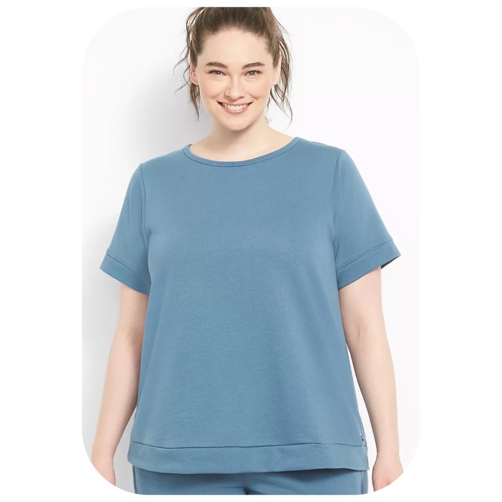 PLUS Livi active crewneck top